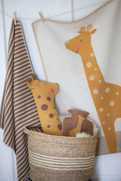 Lili embroidered giraffe